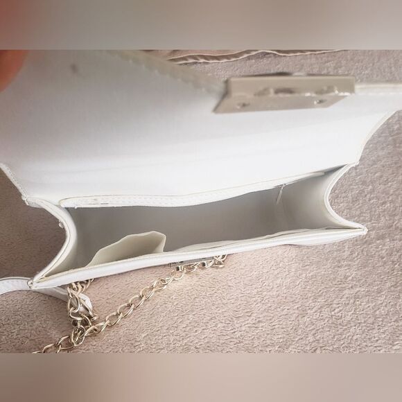 GUESS White Crossbady Bag - Picture 8 of 8